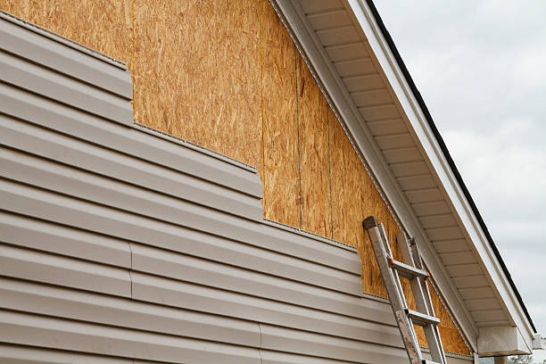 Professional Siding technician working in Sicklerville, NJ